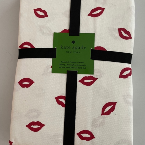 Kate Spade Red Lips Cotton Oblong Tablecloth- NWT - Picture 1 of 2